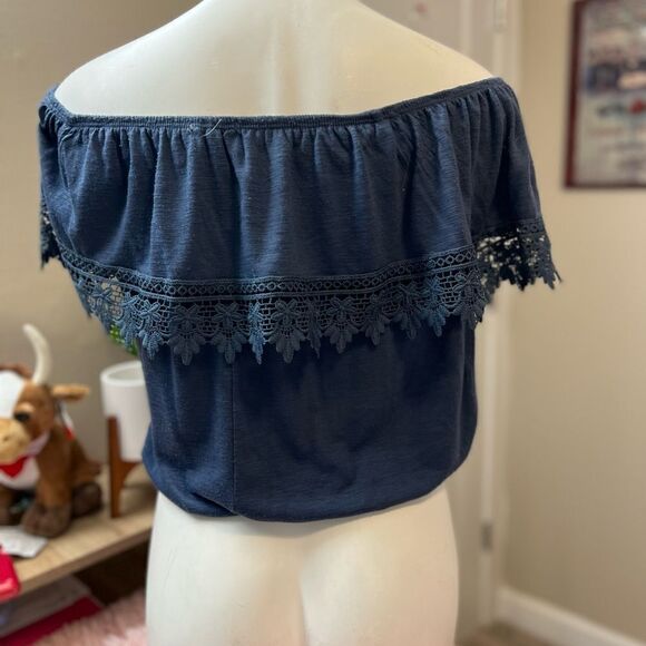 Off the shoulders Blouse - Picture 4 of 5